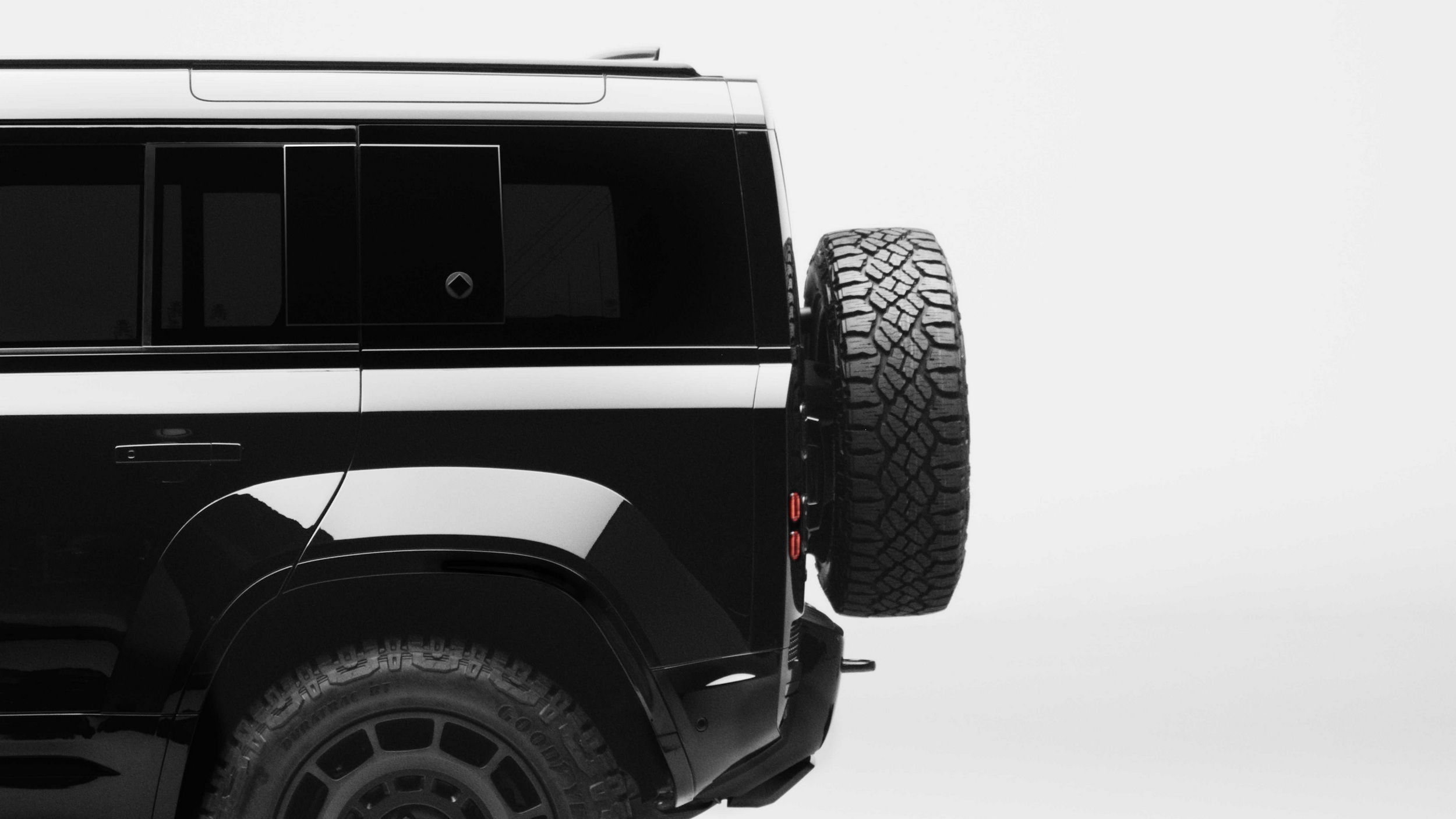 路虎经典版肌肉车Defender V8与Octa的结合
