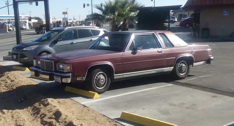 路边的稀有车型：Mercury Grand Marquis 2门版