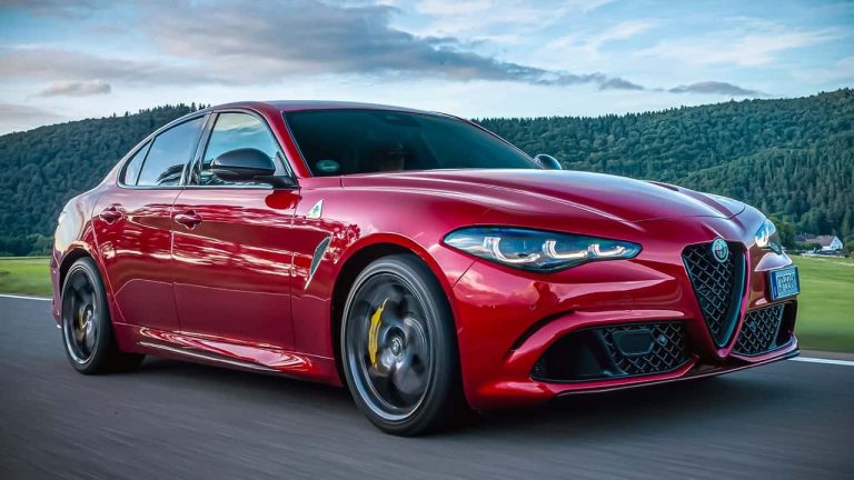 阿尔法·罗密欧Giulia Quadrifoglio Oro：向德国激情致敬的金色致敬
