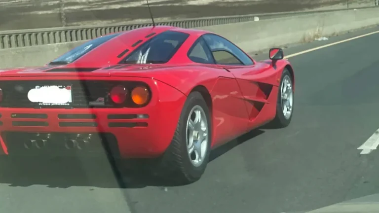 McLaren F1现身加州公路 引爆车迷围观