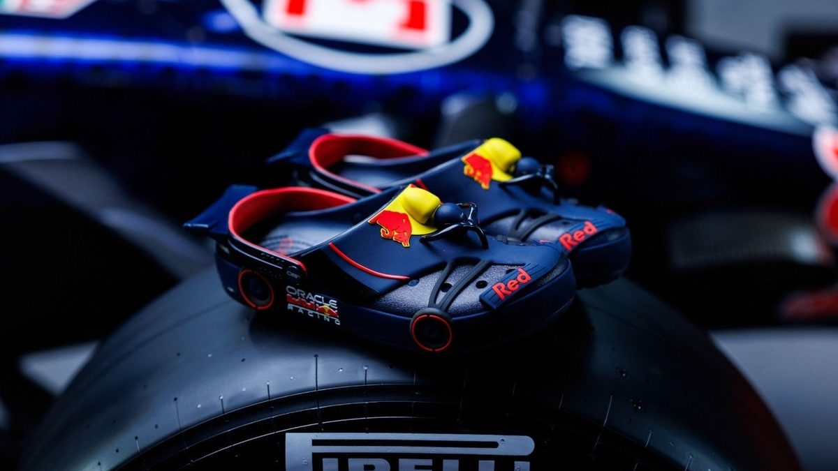 当F1遇上舒适风：红牛车队联手Crocs推出跨界联名鞋款