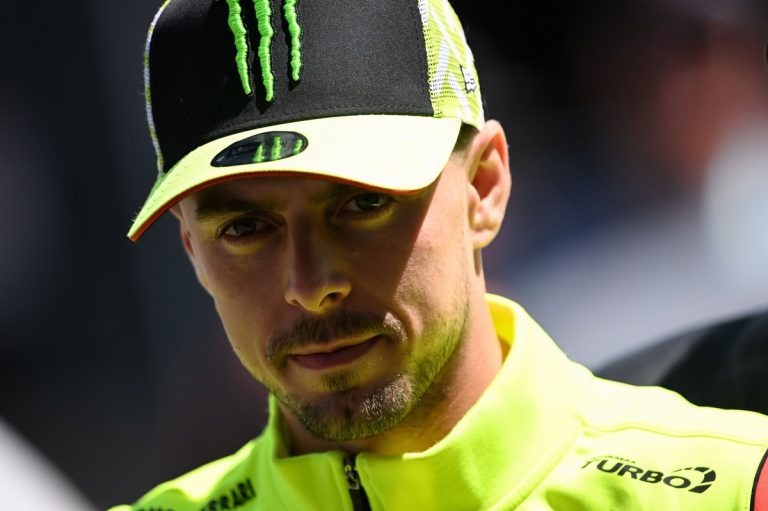 MotoGP法国站惊魂：迪·詹南托尼奥险遭碰撞，莫比德利神反应化解危机