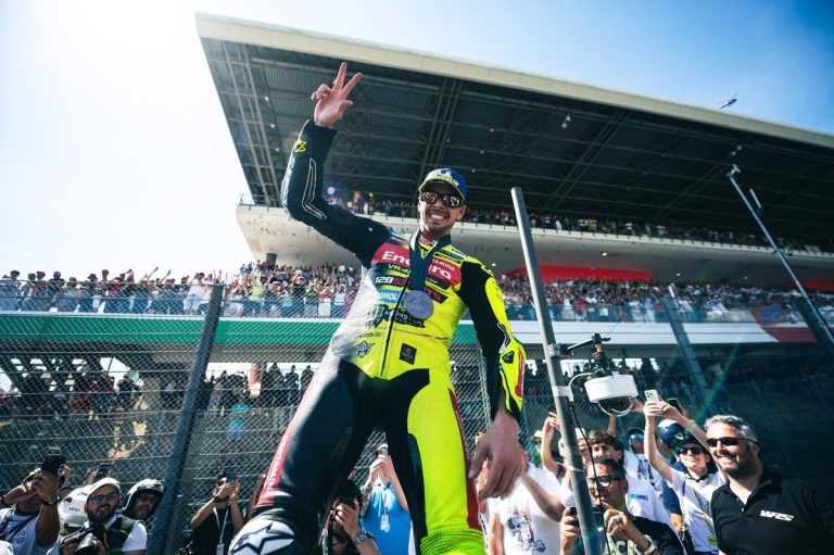 MotoGP意大利站：迪·詹南托尼奥逆境登领奖台，苦涩的胜利与轮胎策略的博弈