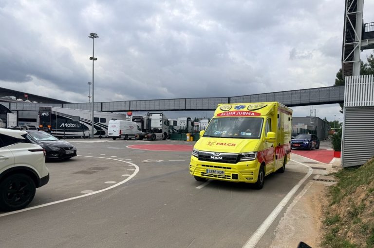 MotoGP：马丁在巴塞罗那赛道严重摔车，伤情牵动人心