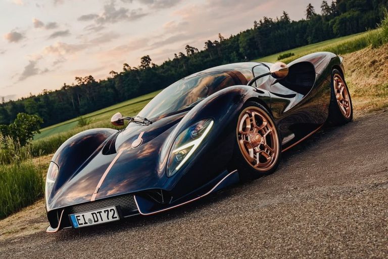 De Tomaso P72首台“奥勒良之夜”特别版亮相，复古风情与黄金点缀